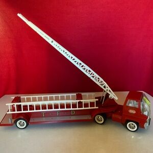 Antique 1960’s Tonka Red Fire Engine with White Ladder
